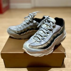 Nike Air Max 95 Metallic Platinum Red Bronze AJ1899 Sz 6Y Wmns 7.5